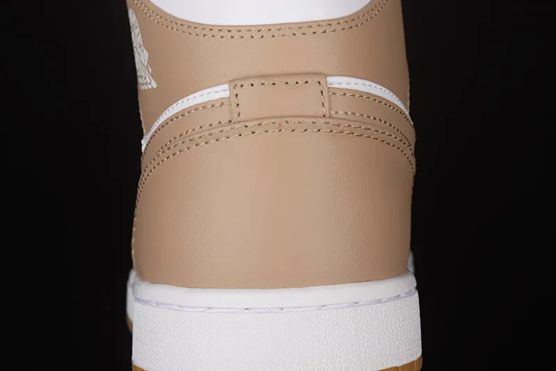 All categories Air Jordan Jordan series basketball shoes Air Jordan 1 Mid G version pure original Air Jordan 1 Mid AJ1 Joe 1 mid-top cultural basketball shoes 554724-271